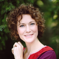 Audiobook narrator Ann Vielhaben