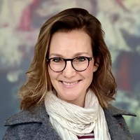 Synchronschauspielerin im Bereich Streaming Ann Vielhaben