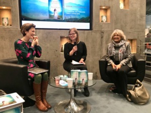 Foto mit Ann, Moderatorin und Autorin von der Lesung für Helen Bryan, 2018